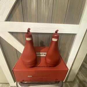 Hunter Women’s Red Chelsea Boot - Size 6